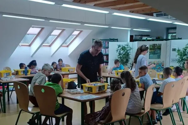 Robotyka LEGO w Wiśniowej: dzieci budowały i programowały