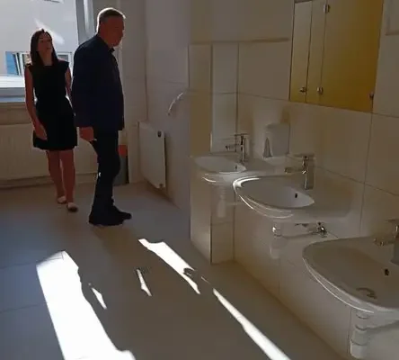 Nowe łazienki w szkole w Raciechowicach gotowe na nowy rok szkolny