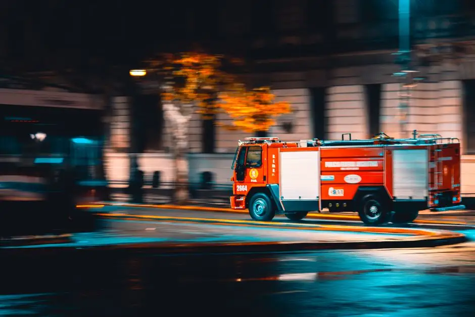Pożar SUV-a przy ulicy Krakowskiej w Bielsku-Białej – nocna akcja strażaków