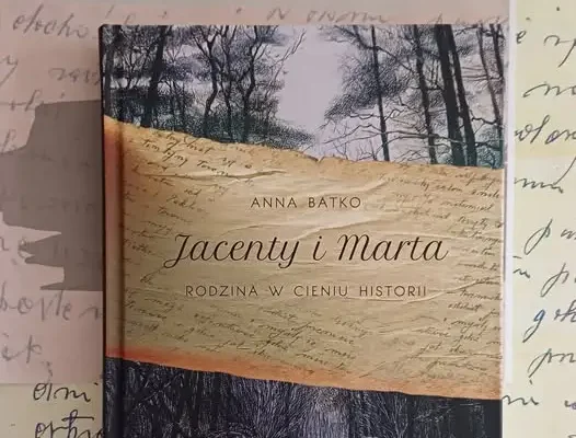 „Jacenty i Marta” – książka o losach rodziny z AK w Wiśniowej dostępna w bibliotece