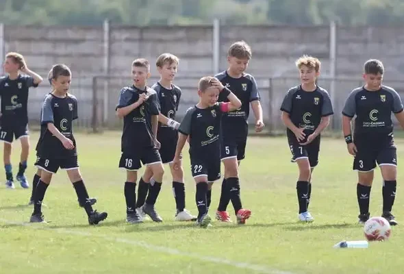 Nowe stroje meczowe dla Orlików od Cieplo-Chlodno.pl