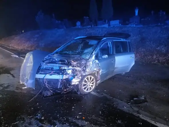 Czołowe zderzenie na DW 964 w Dziekanowicach. Dwie osoby ranne