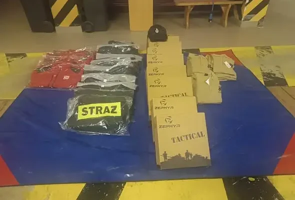 Młodzieżowa Drużyna Pożarnicza z Łętowni otrzymała nowe umundurowanie