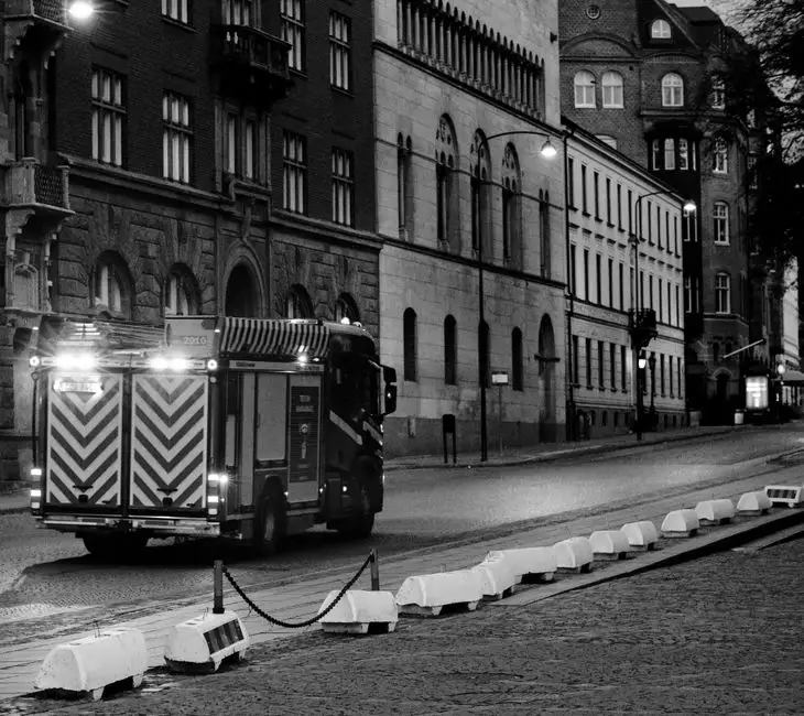 Plama substancji ropopochodnej na ulicy Wapiennej — interwencja OSP Bielsko-Biała Lipnik