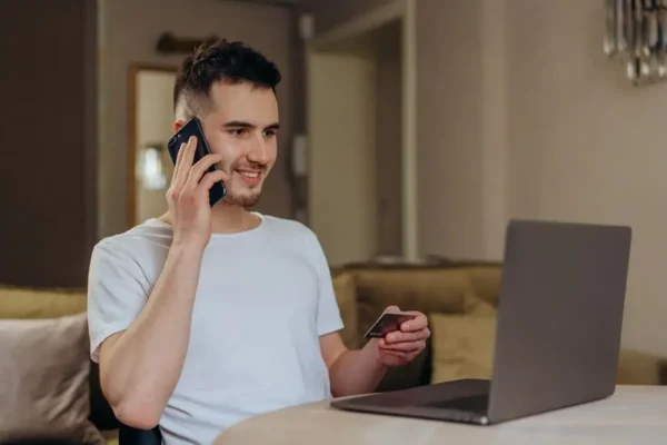 18-latek z powiatu myślenickiego stracił 1000 złotych podczas sprzedaży książek przez internet