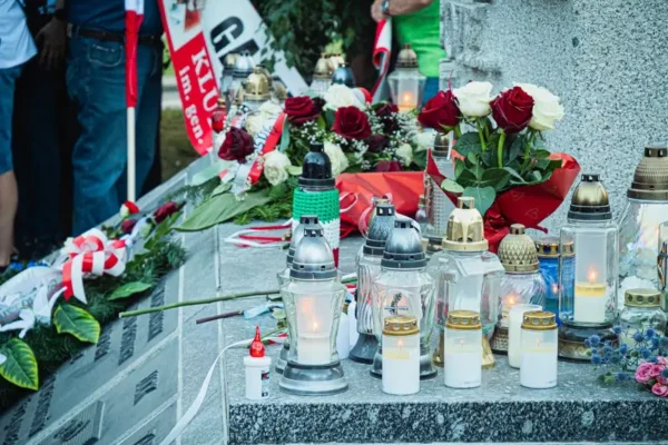86. rocznica agresji sowieckiej. Młodzież z Rabki-Zdroju oddała hołd ofiarom 17 września 1939