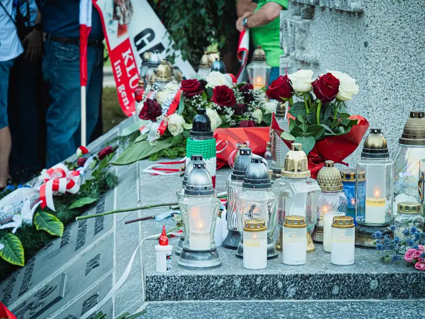 86. rocznica agresji sowieckiej. Młodzież z Rabki-Zdroju oddała hołd ofiarom 17 września 1939